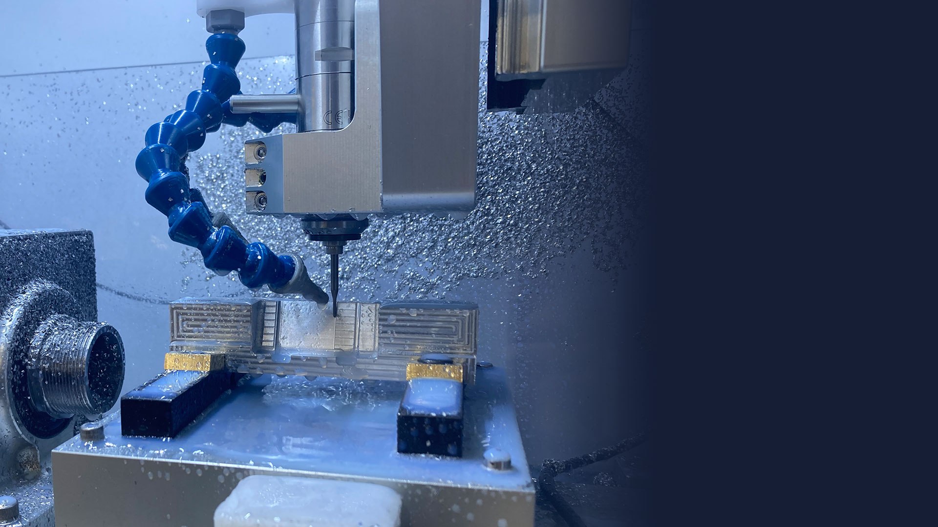 Custom 4-axis bracelet link fixture