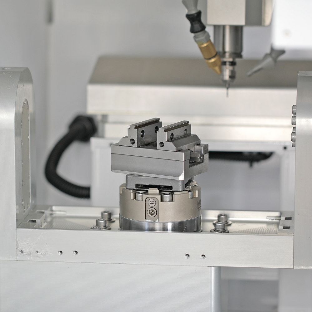 A self-centering vice seated in the QRS chuck on the rotary table beneath the spindle