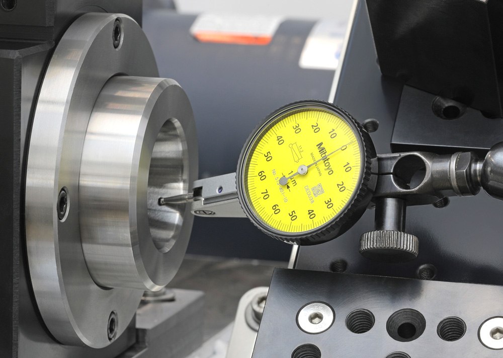Dial test indicator reading in microns against the Lathe 3 spindle nose